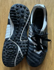 Fotbollskor Umbro stl 36