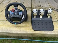 Logitech ratt och pedaler till PS4
