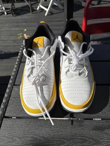 Säljer nya Jordan Max Aura 5, storlek 40 – oanvända!