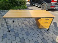 Skrivbord och bord (konferansbord (