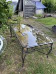 soffbord i metall och glas