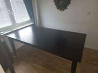 1x2m stort ek bord, perfekt för familjemiddagar!