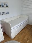 säng/soffa med utdragsbar extrasäng