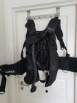 Dykväst stl. M + stor bag ScubaPro.