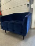 MeliMeli fåtölj Carla i färgen Deep blue (sammet)