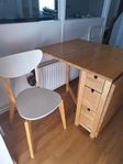 Bortskänkes. IKEA Norden slagbord i björk.