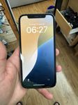 iPhone 12 64GB 90% batteri finns skada bak och på kanten 