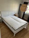Säng 160x200 med madrass