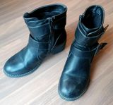 Beg svarta damstövlar i skinn strl 38 i gott skick