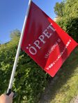 fasadflagga i plast med fasadflaggstång