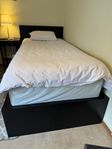 IKEA säng inkl. Madrass i mörkbrun 