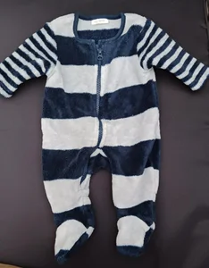 Märke NEXT. Fleece material. Storlek 52 I gott skick 