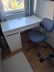 Skrivbord/databord med stol