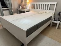 Säng 160x200 med två madrasser från IKEA
