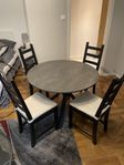matbord och stolar