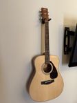 Yamaha F370 akustisk gitarr
