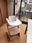 Stokke stol med barninsats
