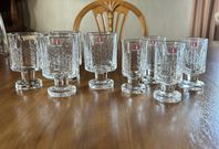 Glas Iittala modell ” Kalinka” med fot säljes.
