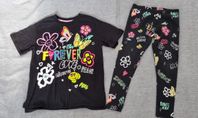  Svart T-shirt och leggings med graffiti-print. Strl.140 