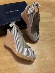 Tommy Hilfiger sandaler med kilklack