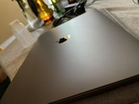 MacBook Pro 13” M1 (2020), 16 GB RAM, 1 TB SSD