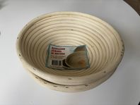 Två handgjorda jäskorgar av rotting 22 cm