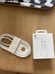 Oöppnad Apple strömadapter + laddkabel USB-C