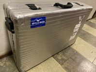 Rimowa resväska check in aluminium med hjul 