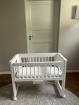 Troll bedside crib