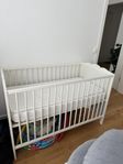 Fin IKEA barnsäng med madrasser 