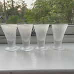 4 st små frostade glas – snapsglas / likörglas, ca 8 cm