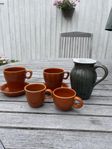 Bortskänkes kaffekoppar från Höganäs och mjölksnipa