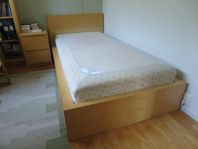 Säng med sängstomme