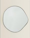 Zara Home spegel – oregelbunden form, stilren design