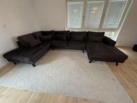 Lyxig sammetsoffa – som ny!
