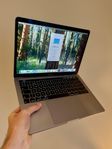 MacBook Pro 13” (2018) – 16 GB RAM – i5 – Fint skick