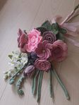 Romantisk och unik handgjord bukett med virkade blommor 