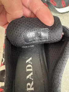 Prada sneakers st.40