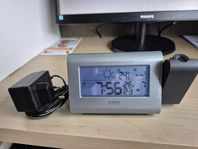 Väderstation med radiostyrd klocka.