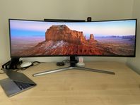 Samsung QLED with 32:9 Super Ultra-wide 49" gaming monitor