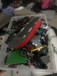 2 Stora Lådor Fyllda med Lego