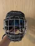 Bauer RE-AKT hjälm med galler ( nyskick )