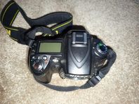 Nikon Kamera med gul strap + 2 batterier 