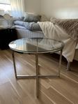 Sidobord i glad och silver 