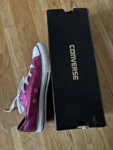 converse skor i ceriserosa glitterfärg