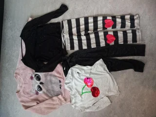 122/128 klädpaket tröjor och tights