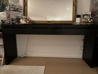 Sminkbord/avlastningsbord.