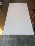 Acky matbord och stolar 