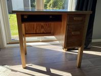 Skrivbord / äldre skolbänk