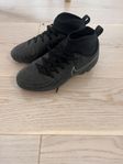 Nike fotbollsskor stl 34